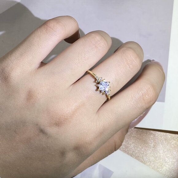 18k Gold Dainty Princess Cut Diamond Ring - Picture 11 of 11